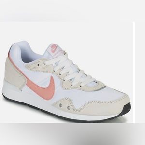 Nike venture running shoe